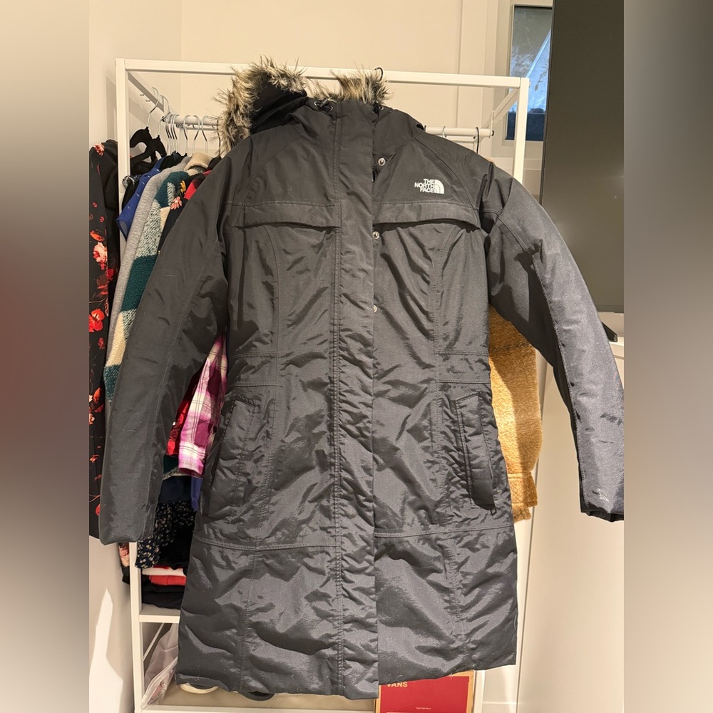 The North Face Women's Black Arctic Parka